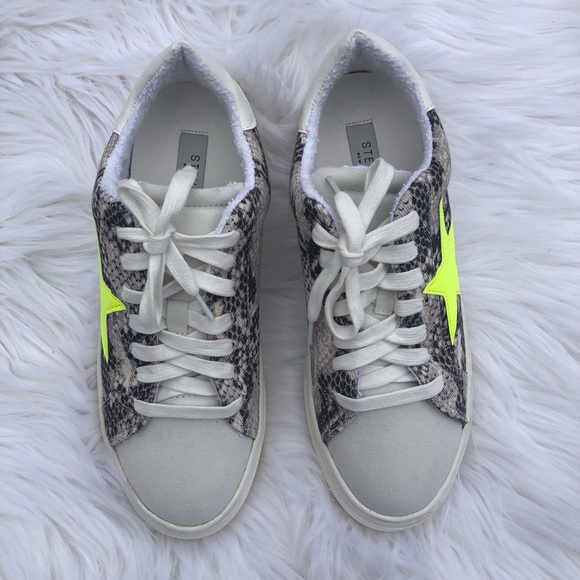 Steve Madden Reeves Neon Star Snake Print Sneakers Size 8 - Picture 2 of 9
